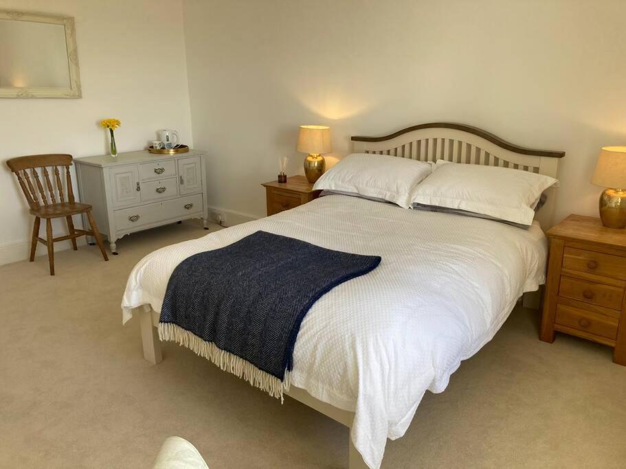 Lower Trewern Farm- Ensuite Bedroomペンザンス エクステリア 写真